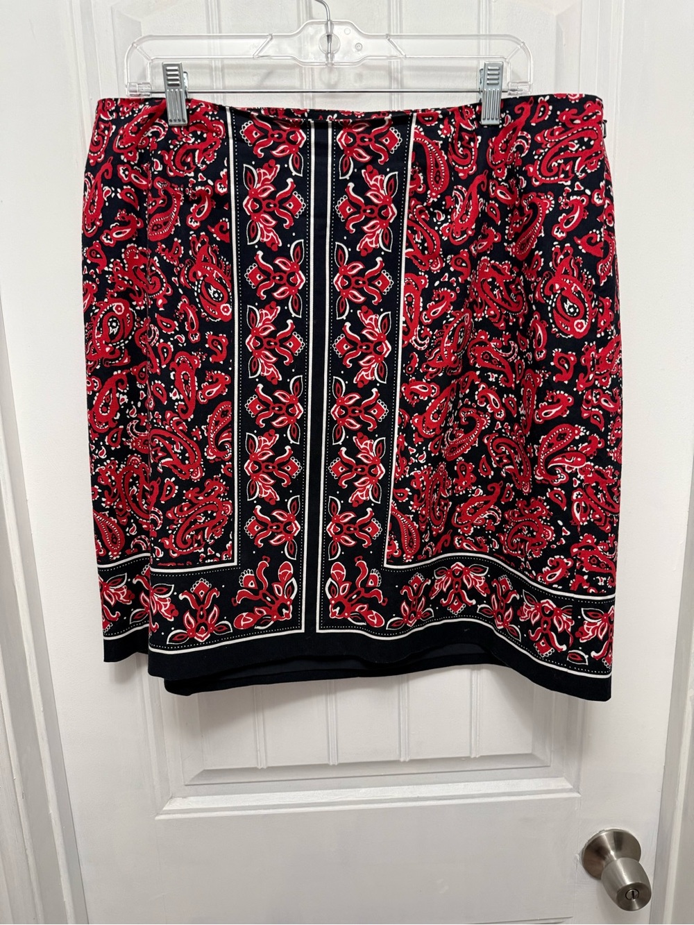 NWT Talbots Red Black Paisley Bandana Print Short Skirt Side Zip Size 14 (56-4)